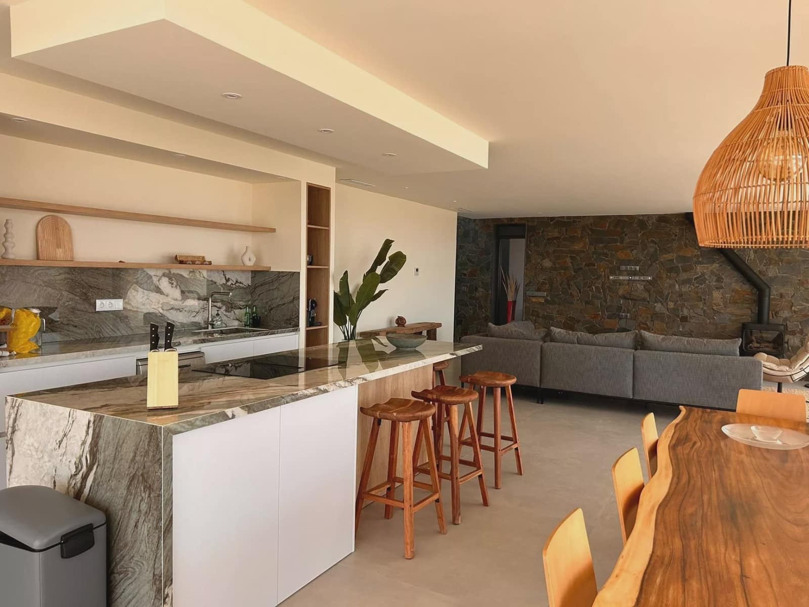 Chalet de 4 habitaciones en Pinoso en venta con piscina garaje - 600.000 € (Ref: 10017762)