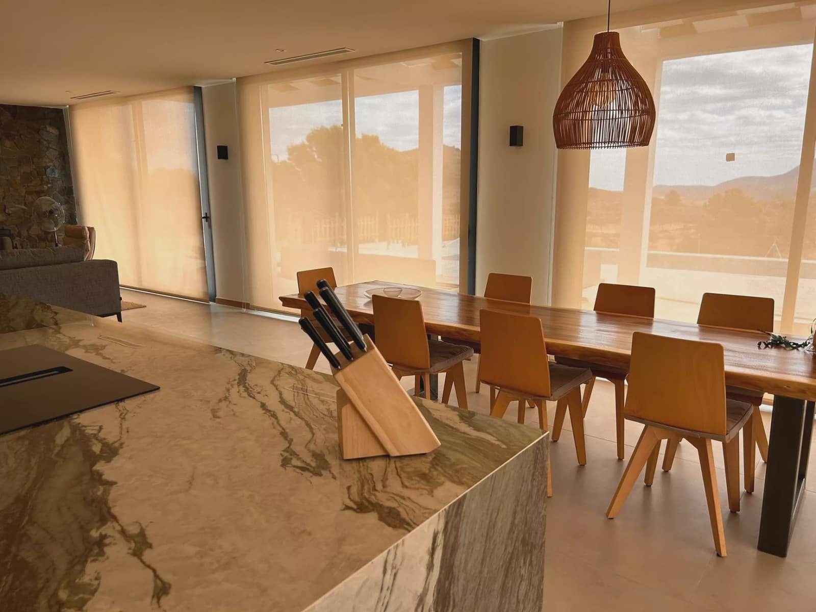 Chalet de 4 habitaciones en Pinoso en venta con piscina garaje - 600.000 € (Ref: 10017762)