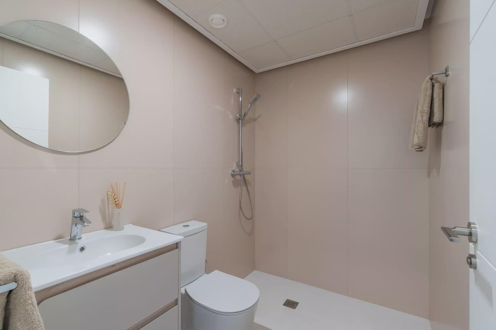 4 sypialnia Apartament przy plaży na sprzedaż w Orihuela Costa z basenem garażem - 499 000 € (Ref: 10070282)