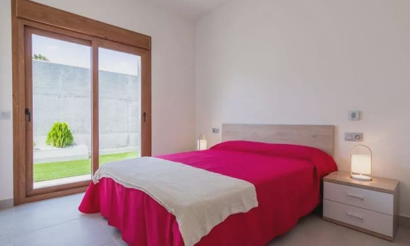 3 sypialnia Willa na sprzedaż w Torrevieja z basenem - 750 000 € (Ref: 7915668)