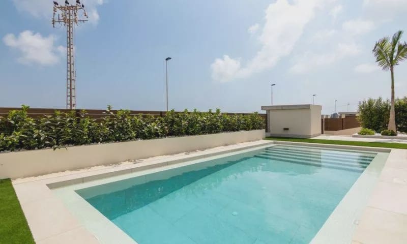 3 sypialnia Willa na sprzedaż w Torrevieja z basenem - 750 000 € (Ref: 7915668)