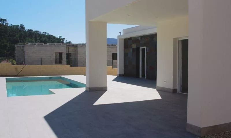 3 soverom Villa til salgs i La Romana med svømmebasseng garasje - € 360 000 (Ref: 7915672)