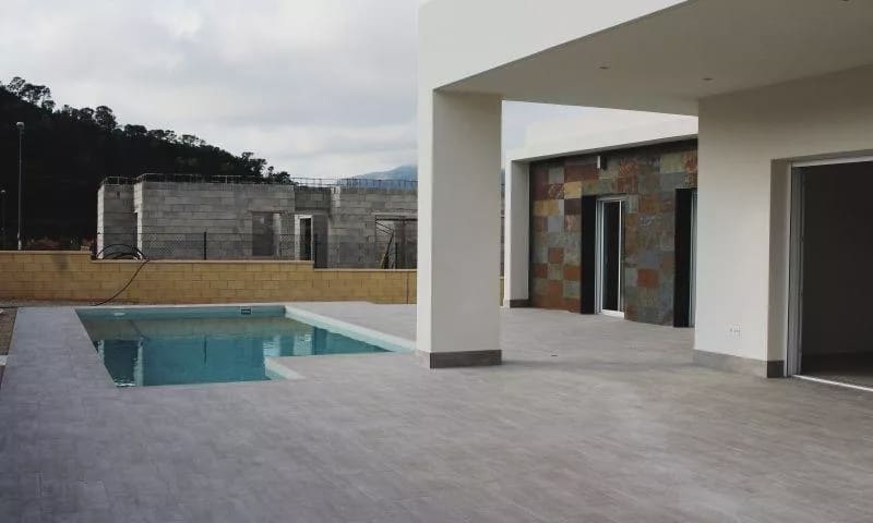 3 soverom Villa til salgs i La Romana med svømmebasseng garasje - € 360 000 (Ref: 7915672)