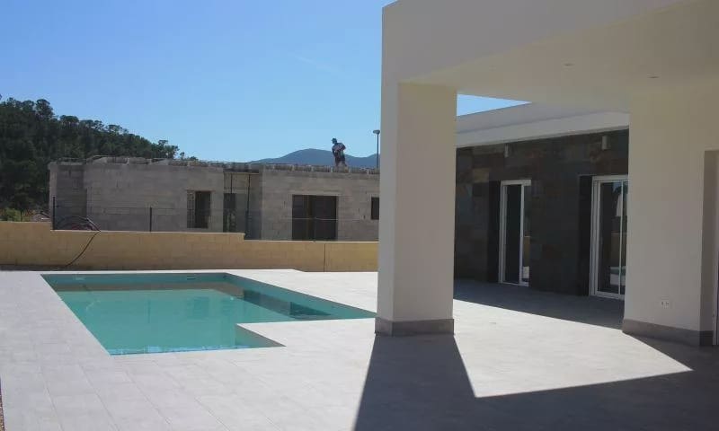 3 soverom Villa til salgs i La Romana med svømmebasseng garasje - € 360 000 (Ref: 7915672)