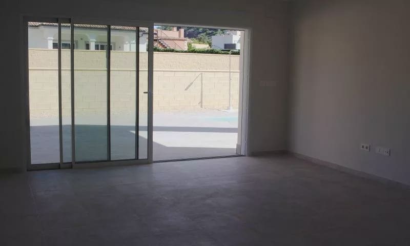 3 soverom Villa til salgs i La Romana med svømmebasseng garasje - € 360 000 (Ref: 7915672)