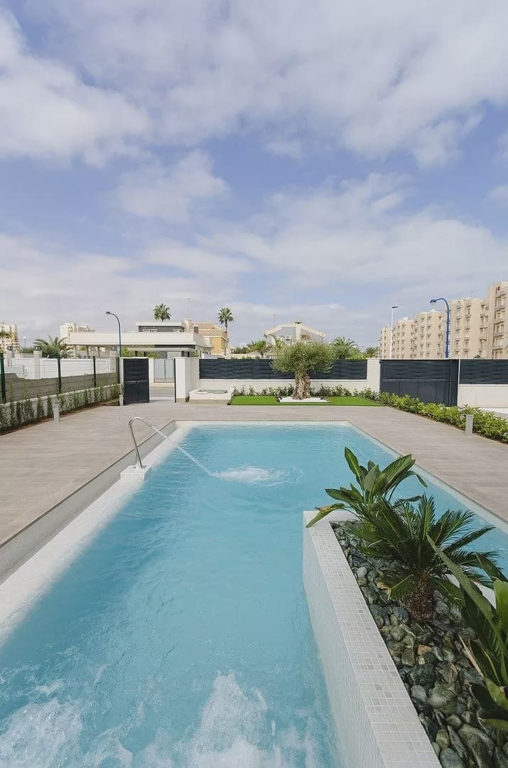 4 quarto Moradia para venda em Playa Honda com piscina garagem - 742 000 € (Ref: 7915882)