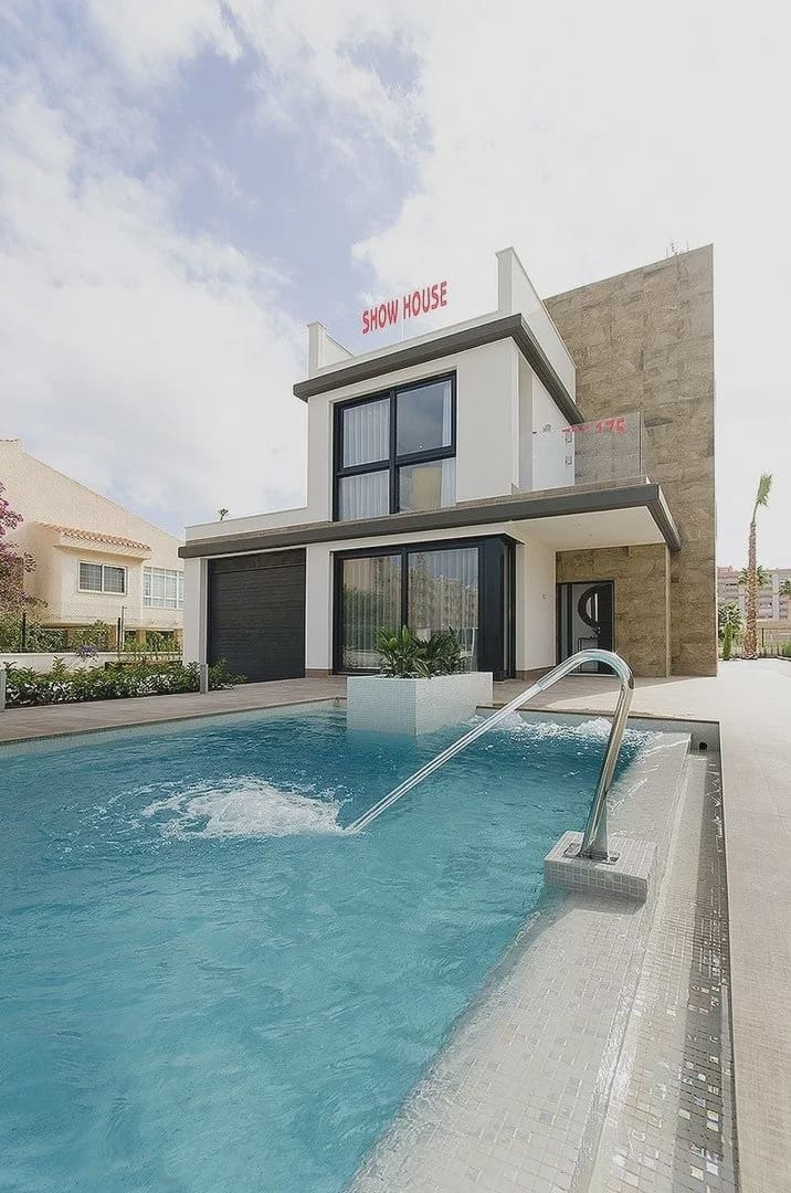 4 bedroom Villa for sale in Playa Honda with pool garage - € 742,000 (Ref: 7915882)