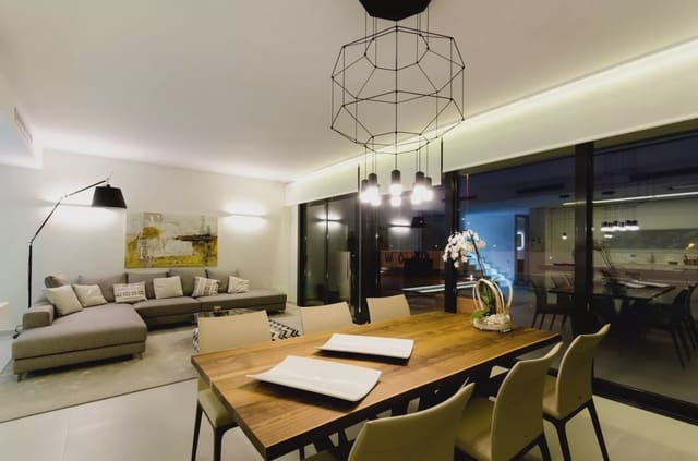 4 Zimmer Villa zu verkaufen in Campoamor, Orihuela mit Pool - 1.195.000 € (Ref: 7915886)