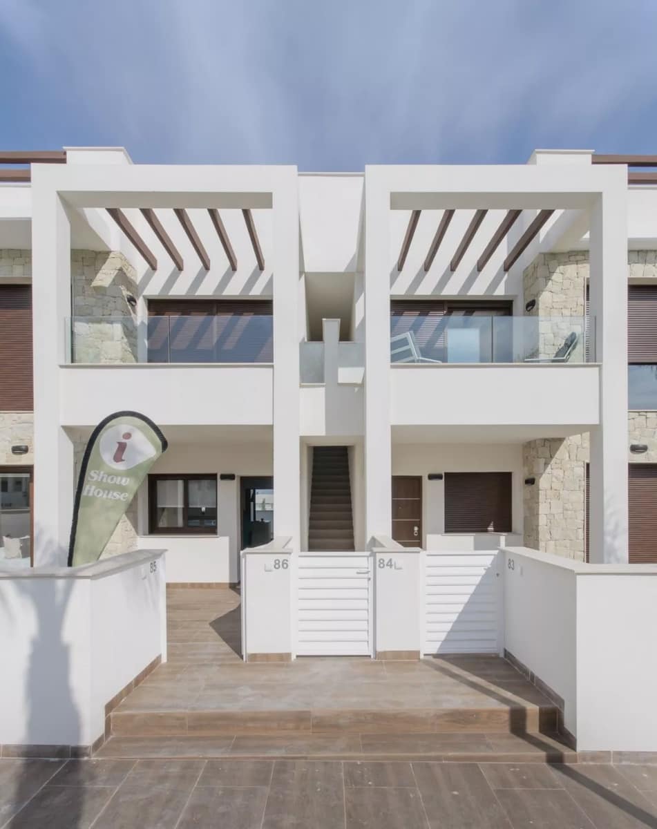 2 bedroom Bungalow for sale in Torrevieja with pool - € 290,000 (Ref: 7915913)