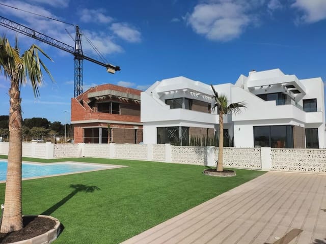 3 soverom Villa til salgs i Pinar de Campoverde, Pilar de la Horadada med svømmebasseng garasje - € 460 000 (Ref: 7915926)