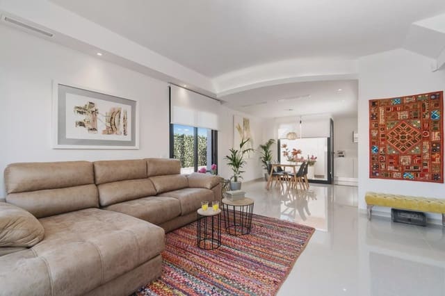 Chalet de 3 habitaciones en Los Montesinos en venta con piscina garaje - 535.000 € (Ref: 7916055)
