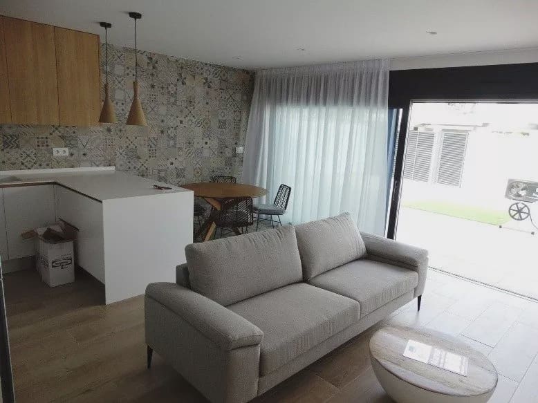 3 soverom Kjedet enebolig til salgs i Pilar de la Horadada med svømmebasseng garasje - € 425 000 (Ref: 7916140)