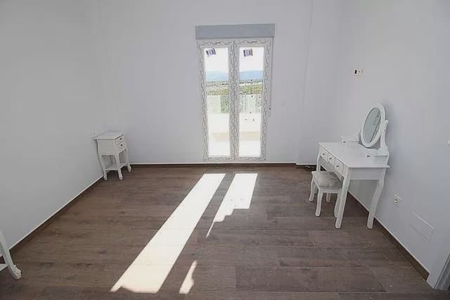 4 soveværelse Villa til salg i Pinoso med swimmingpool garage - € 375.000 (Ref: 8096721)
