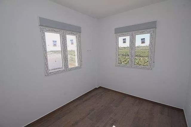 4 soveværelse Villa til salg i Pinoso med swimmingpool garage - € 375.000 (Ref: 8096721)