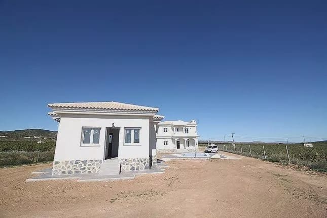 4 bedroom Villa for sale in Pinoso with pool garage - € 375,000 (Ref: 8096721)