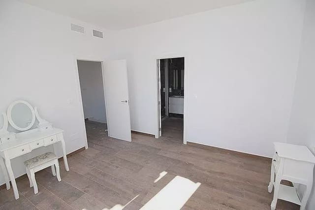 4 soveværelse Villa til salg i Pinoso med swimmingpool garage - € 375.000 (Ref: 8096721)