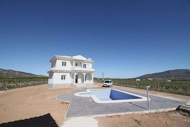 4 bedroom Villa for sale in Pinoso with pool garage - € 375,000 (Ref: 8096721)