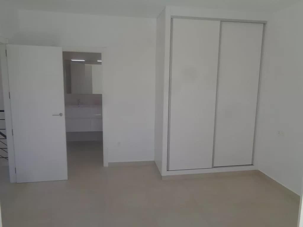 4 bedroom Villa for sale in Pinoso with pool garage - € 397,000 (Ref: 8096722)