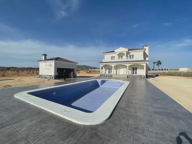 Chalet de 4 habitaciones en Pinoso en venta con piscina garaje - 397.000 € (Ref: 8096722)