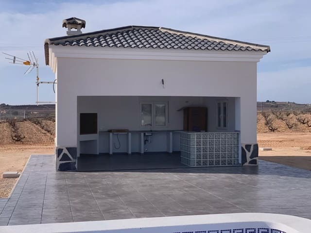 Chalet de 4 habitaciones en Pinoso en venta con piscina garaje - 397.000 € (Ref: 8096722)