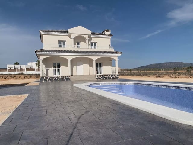 Chalet de 4 habitaciones en Pinoso en venta con piscina garaje - 397.000 € (Ref: 8096722)