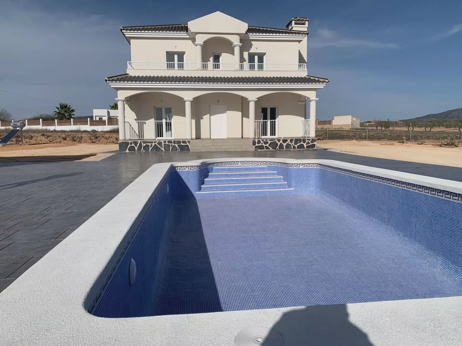 4 bedroom Villa for sale in Pinoso with pool garage - € 397,000 (Ref: 8096722)
