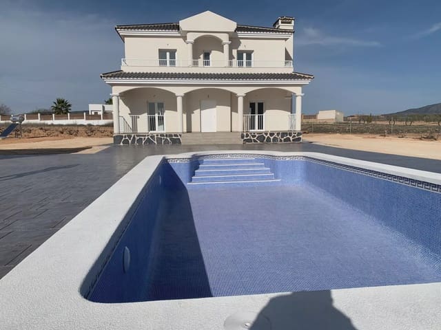 Chalet de 4 habitaciones en Pinoso en venta con piscina garaje - 397.000 € (Ref: 8096722)