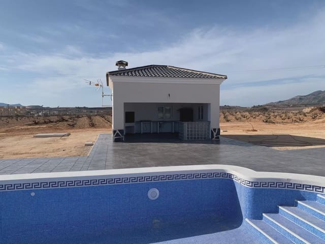 Chalet de 4 habitaciones en Pinoso en venta con piscina garaje - 397.000 € (Ref: 8096722)