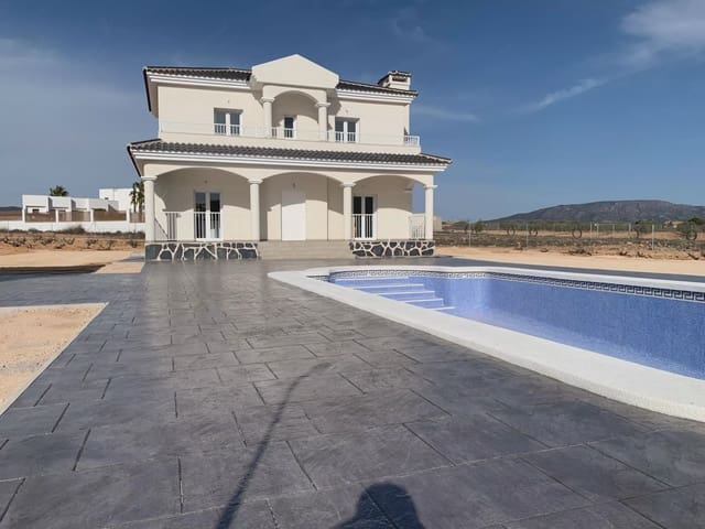 Chalet de 4 habitaciones en Pinoso en venta con piscina garaje - 397.000 € (Ref: 8096722)