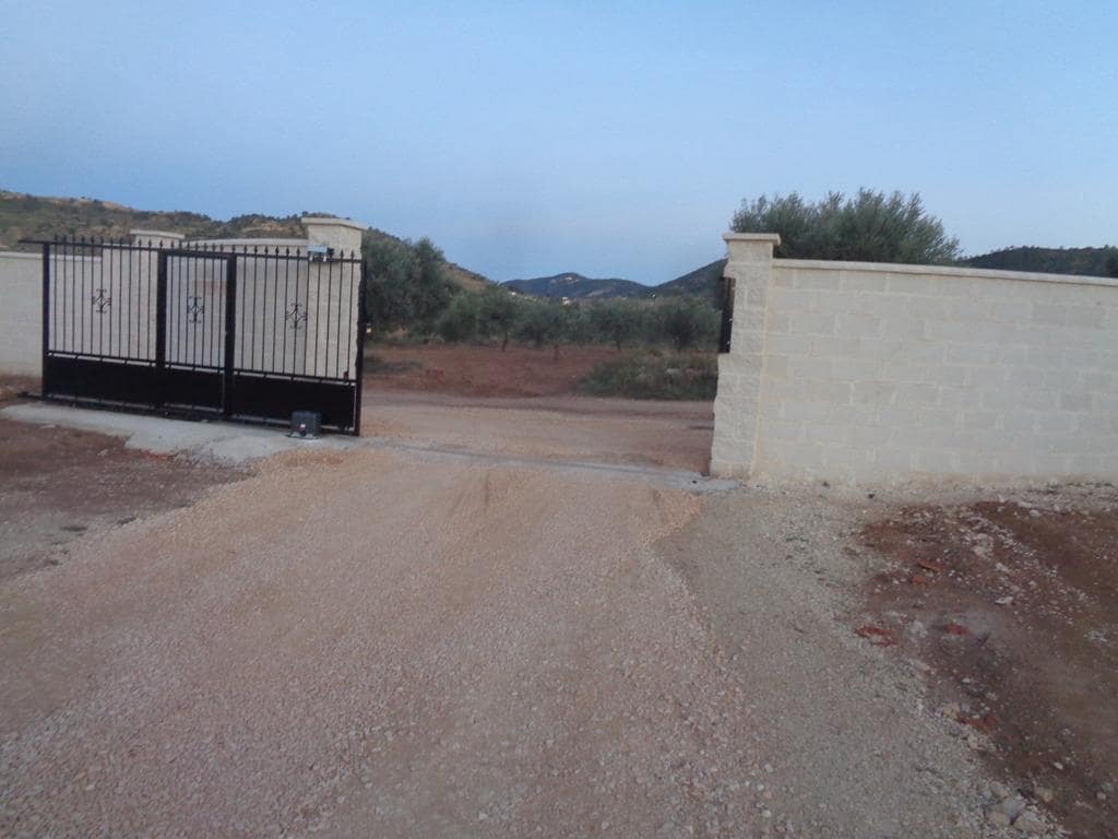 4 bedroom Villa for sale in Pinoso with pool garage - € 423,000 (Ref: 8096723)