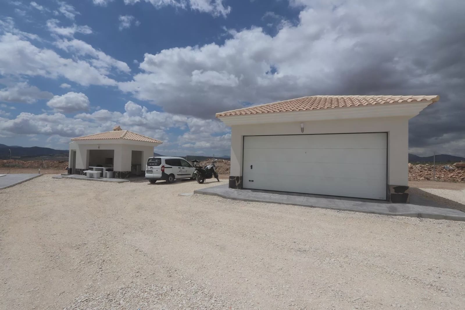 4 bedroom Villa for sale in Pinoso with pool garage - € 423,000 (Ref: 8096723)