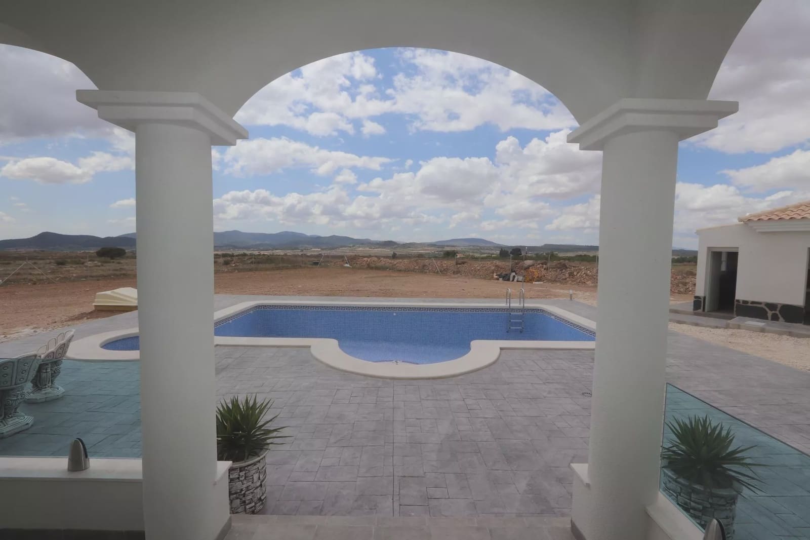 4 bedroom Villa for sale in Pinoso with pool garage - € 423,000 (Ref: 8096723)