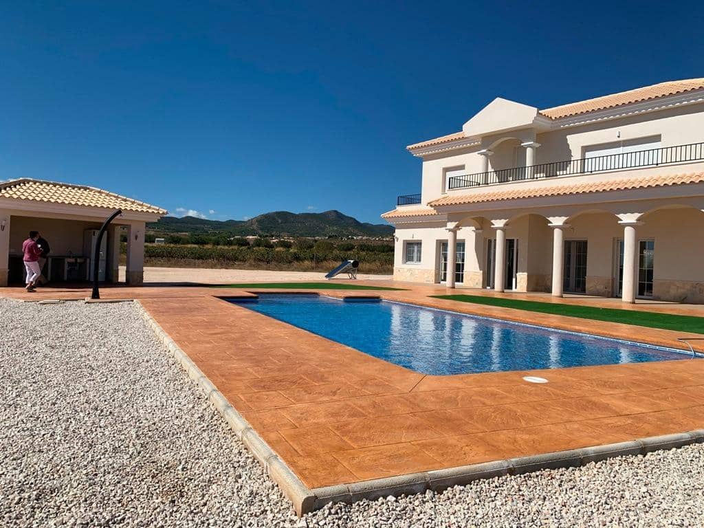 4 bedroom Villa for sale in Pinoso with pool garage - € 505,000 (Ref: 8096724)