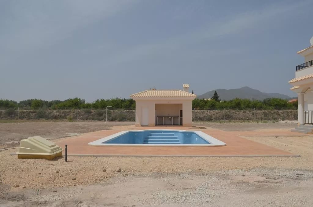 4 bedroom Villa for sale in Pinoso with pool garage - € 505,000 (Ref: 8096724)