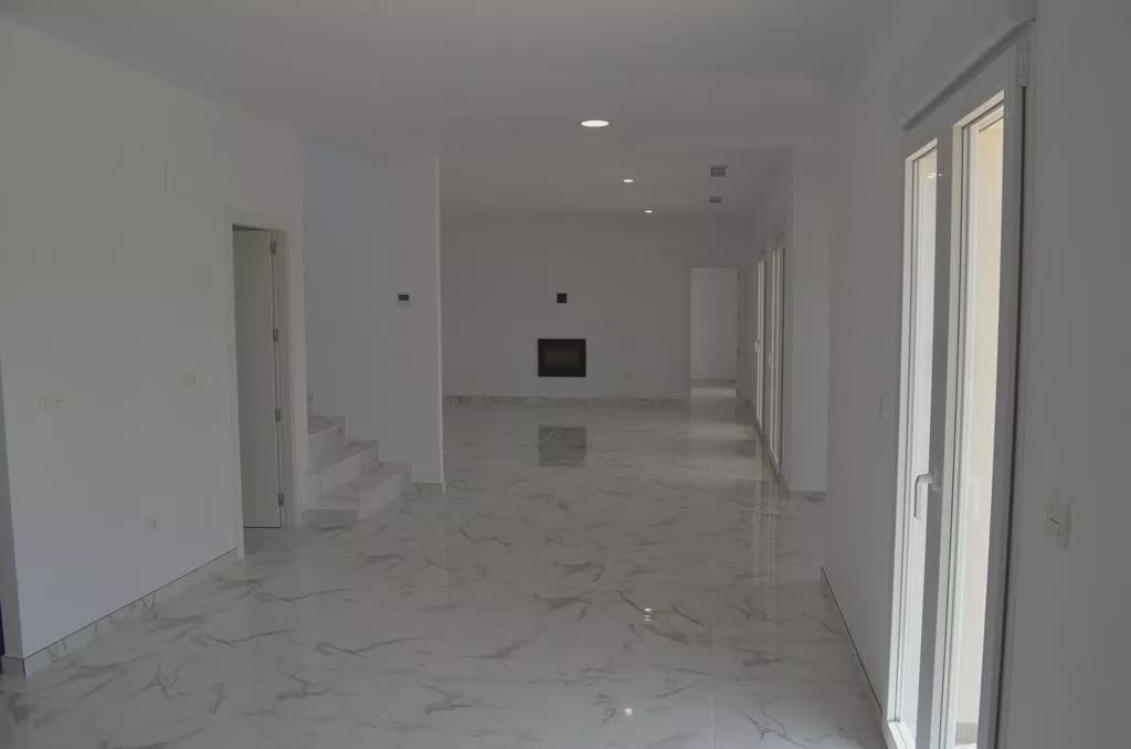4 bedroom Villa for sale in Pinoso with pool garage - € 505,000 (Ref: 8096724)