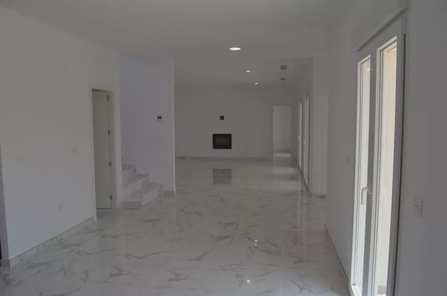 4 soveværelse Villa til salg i Pinoso med swimmingpool garage - € 505.000 (Ref: 8096724)