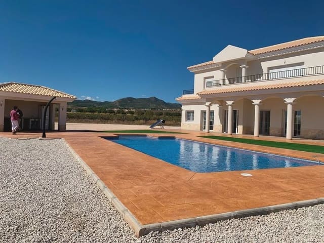 4 soveværelse Villa til salg i Pinoso med swimmingpool garage - € 505.000 (Ref: 8096724)