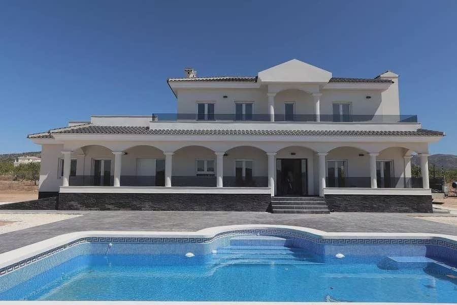 4 bedroom Villa for sale in Pinoso with pool garage - € 547,000 (Ref: 8096725)