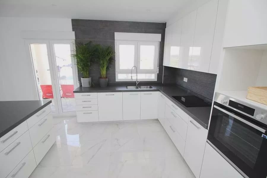 4 bedroom Villa for sale in Pinoso with pool garage - € 547,000 (Ref: 8096725)