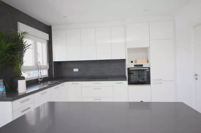 4 soveværelse Villa til salg i Pinoso med swimmingpool garage - € 547.000 (Ref: 8096725)