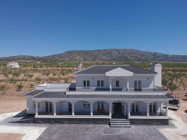 4 soveværelse Villa til salg i Pinoso med swimmingpool garage - € 547.000 (Ref: 8096725)