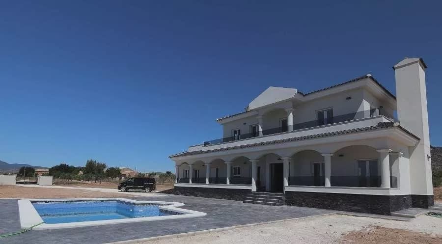 4 bedroom Villa for sale in Pinoso with pool garage - € 547,000 (Ref: 8096725)