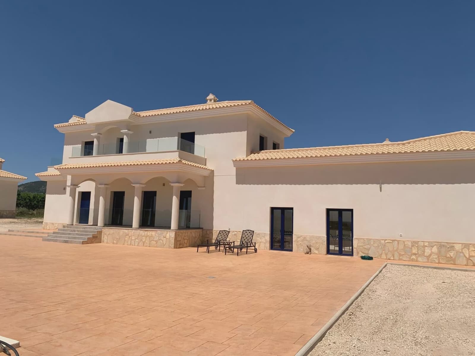 4 bedroom Villa for sale in Pinoso with pool garage - € 547,000 (Ref: 8096725)