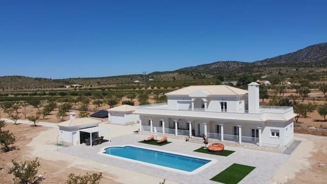 Chalet de 6 habitaciones en Pinoso en venta con piscina garaje - 611.000 € (Ref: 8096726)