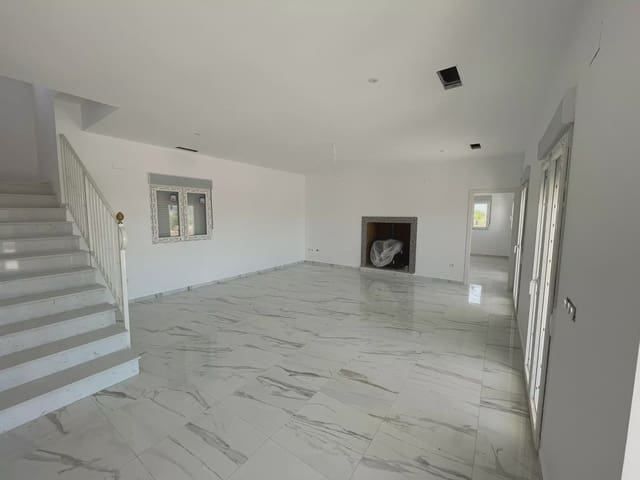 Chalet de 6 habitaciones en Pinoso en venta con piscina garaje - 611.000 € (Ref: 8096726)