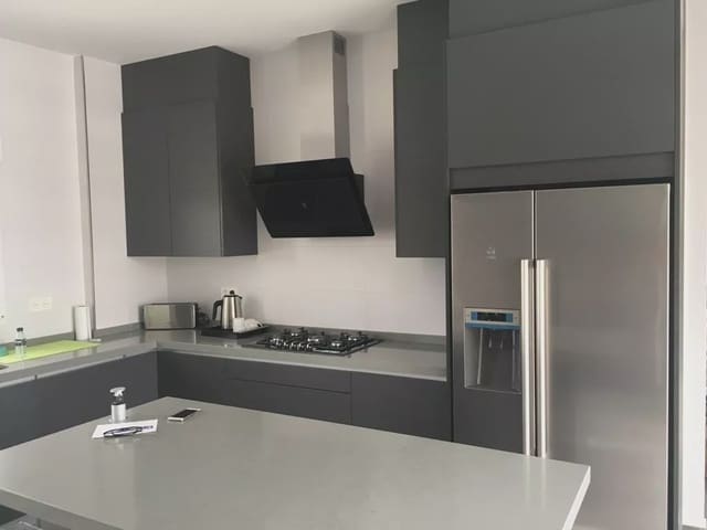 3 soverom Villa til salgs i Pinoso med svømmebasseng garasje - € 398 000 (Ref: 8096727)