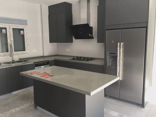 3 soverom Villa til salgs i Pinoso med svømmebasseng garasje - € 398 000 (Ref: 8096727)