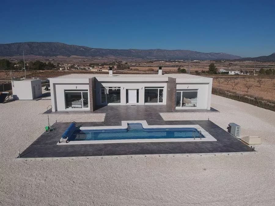 3 soverom Villa til salgs i Pinoso med svømmebasseng garasje - € 398 000 (Ref: 8096727)