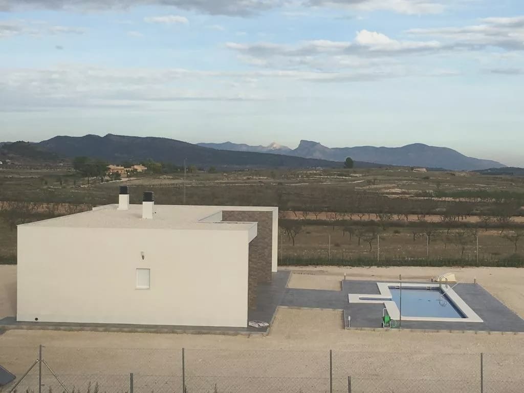 3 soverom Villa til salgs i Pinoso med svømmebasseng garasje - € 398 000 (Ref: 8096727)