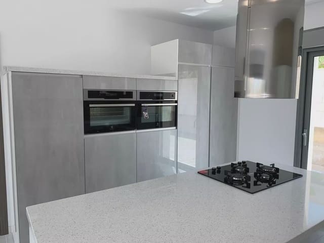 4 soverom Villa til salgs i Pinoso med svømmebasseng garasje - € 436 000 (Ref: 8096728)